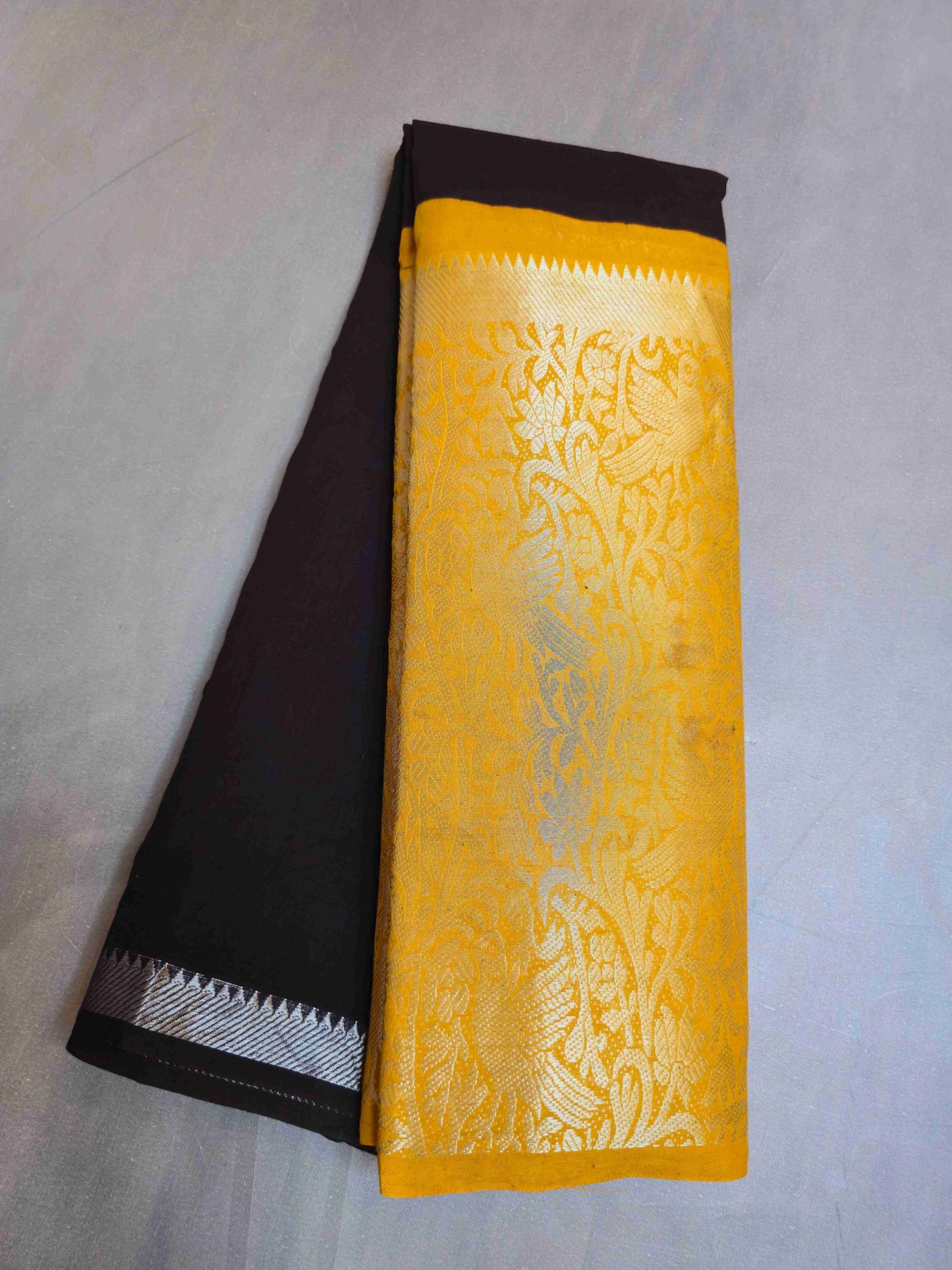 Sungudi Long Border Saree
