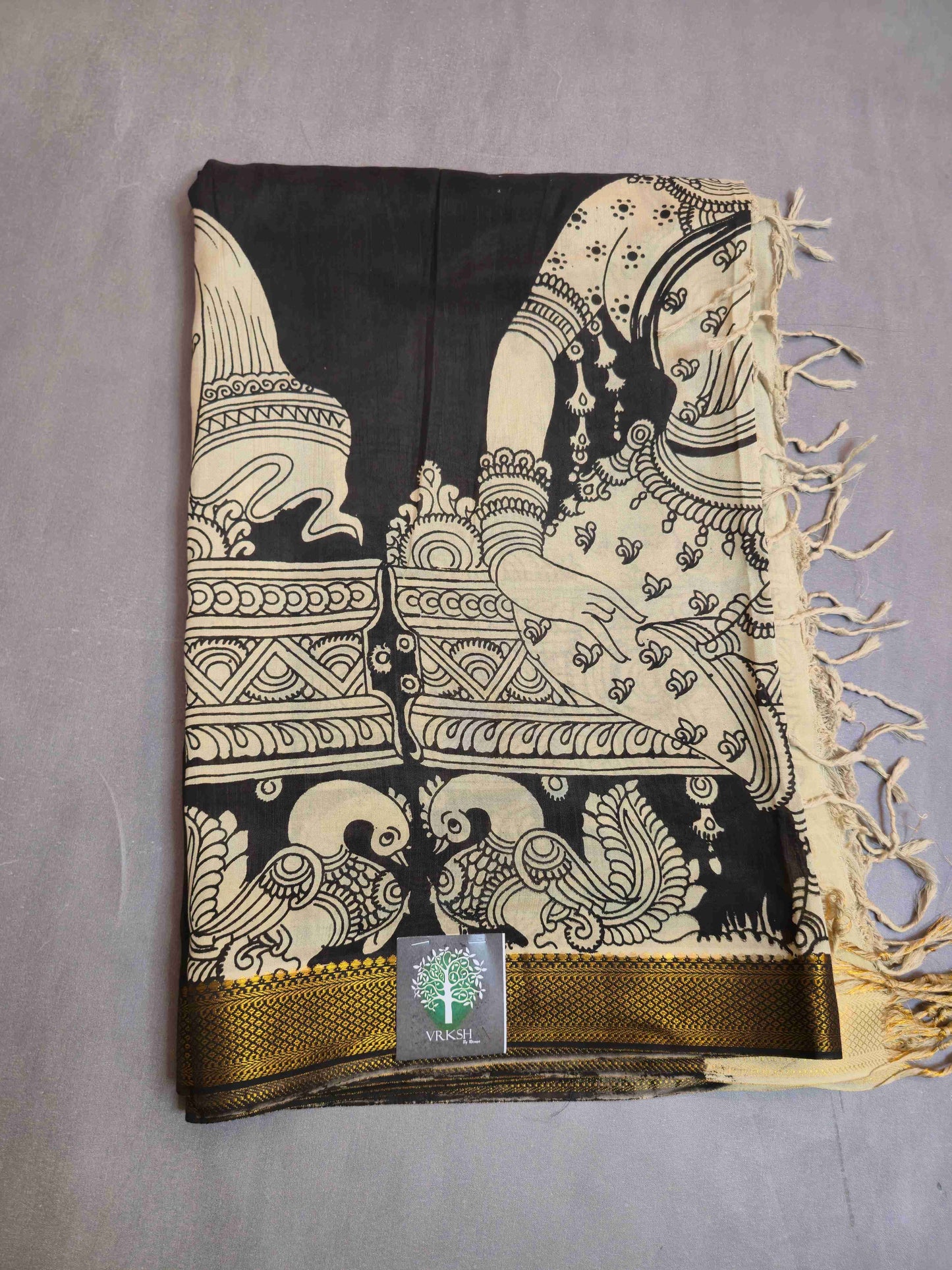 Pen Kalamkari thupatta B&W