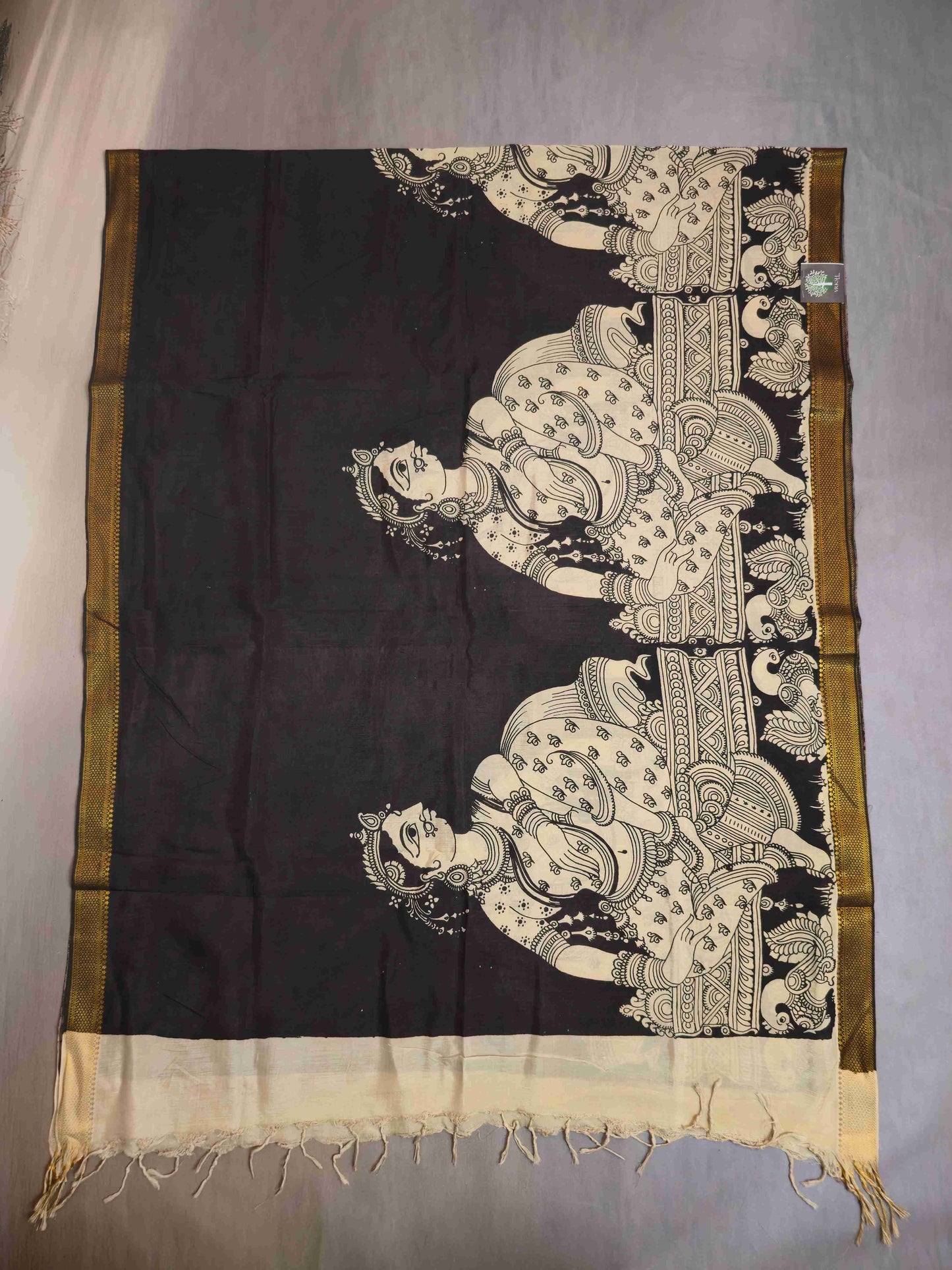 Pen Kalamkari thupatta B&W