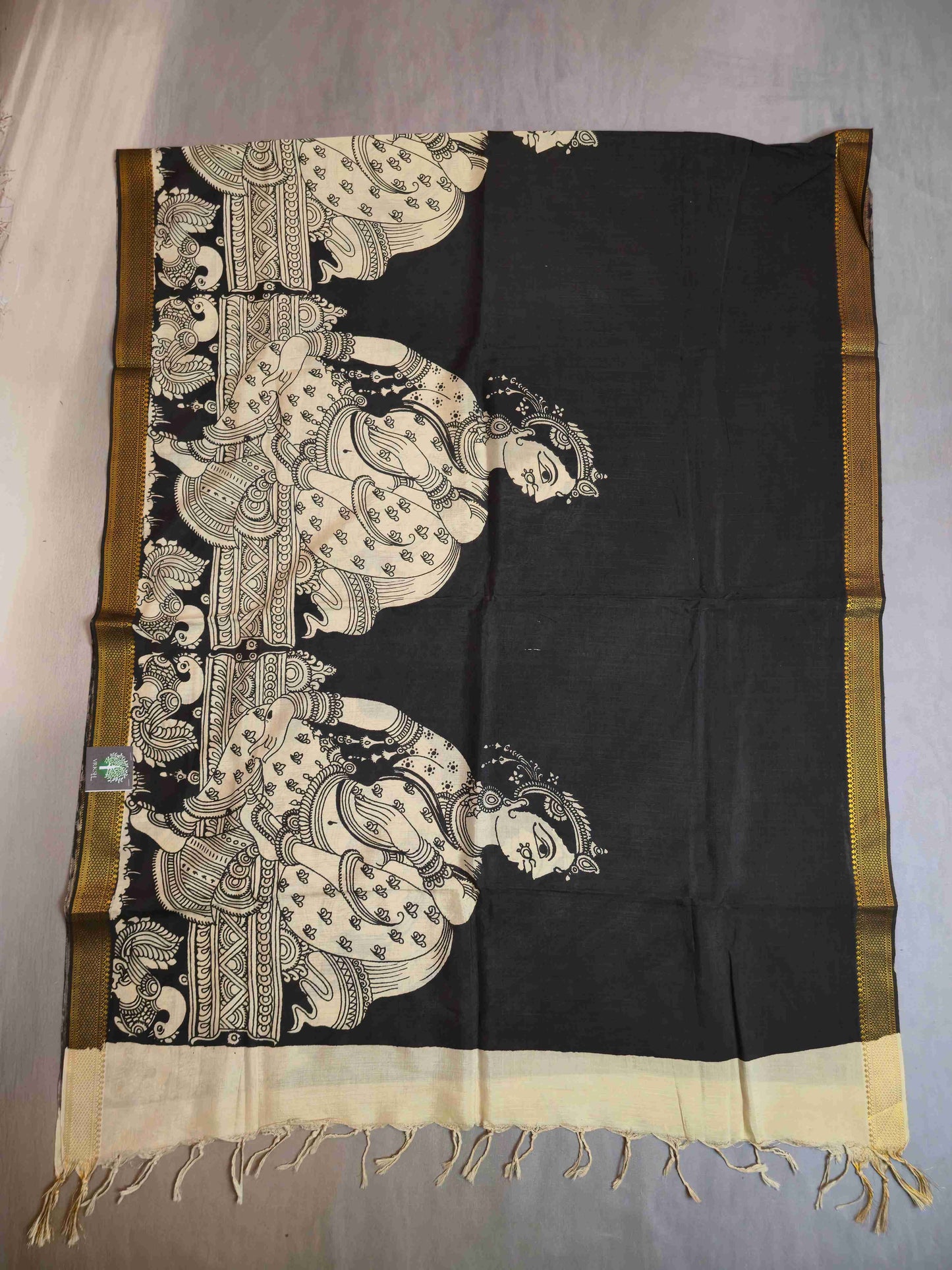Pen Kalamkari thupatta B&W