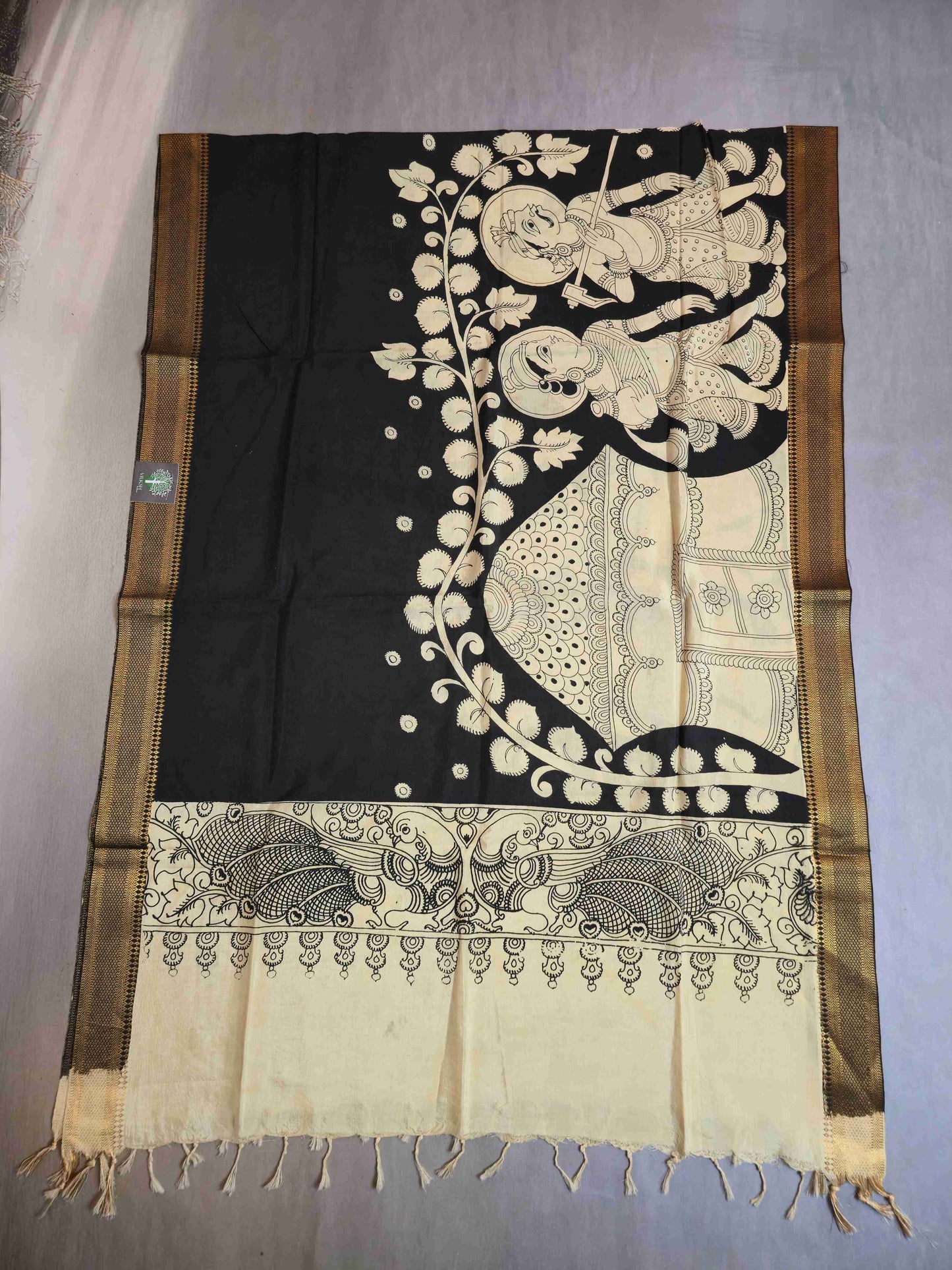 Pen Kalamkari thupatta B&W