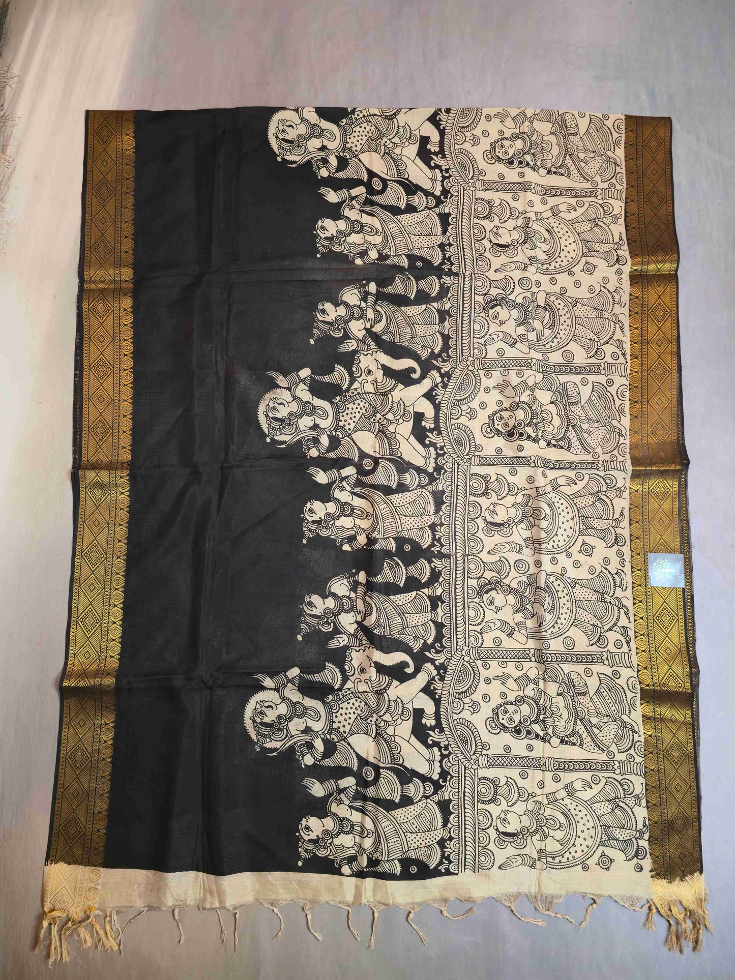 Pen Kalamkari thupatta B&W