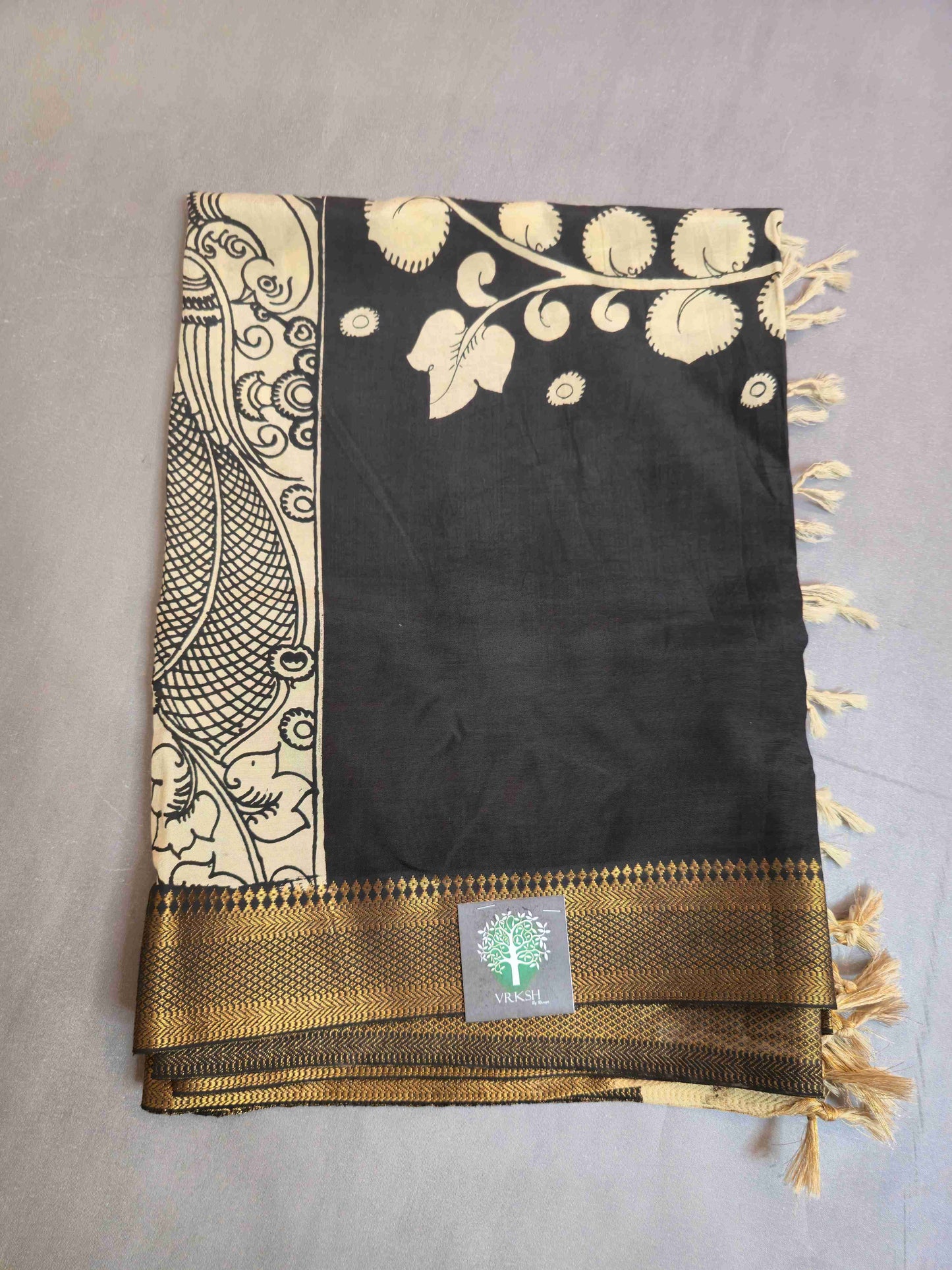 Pen Kalamkari thupatta B&W